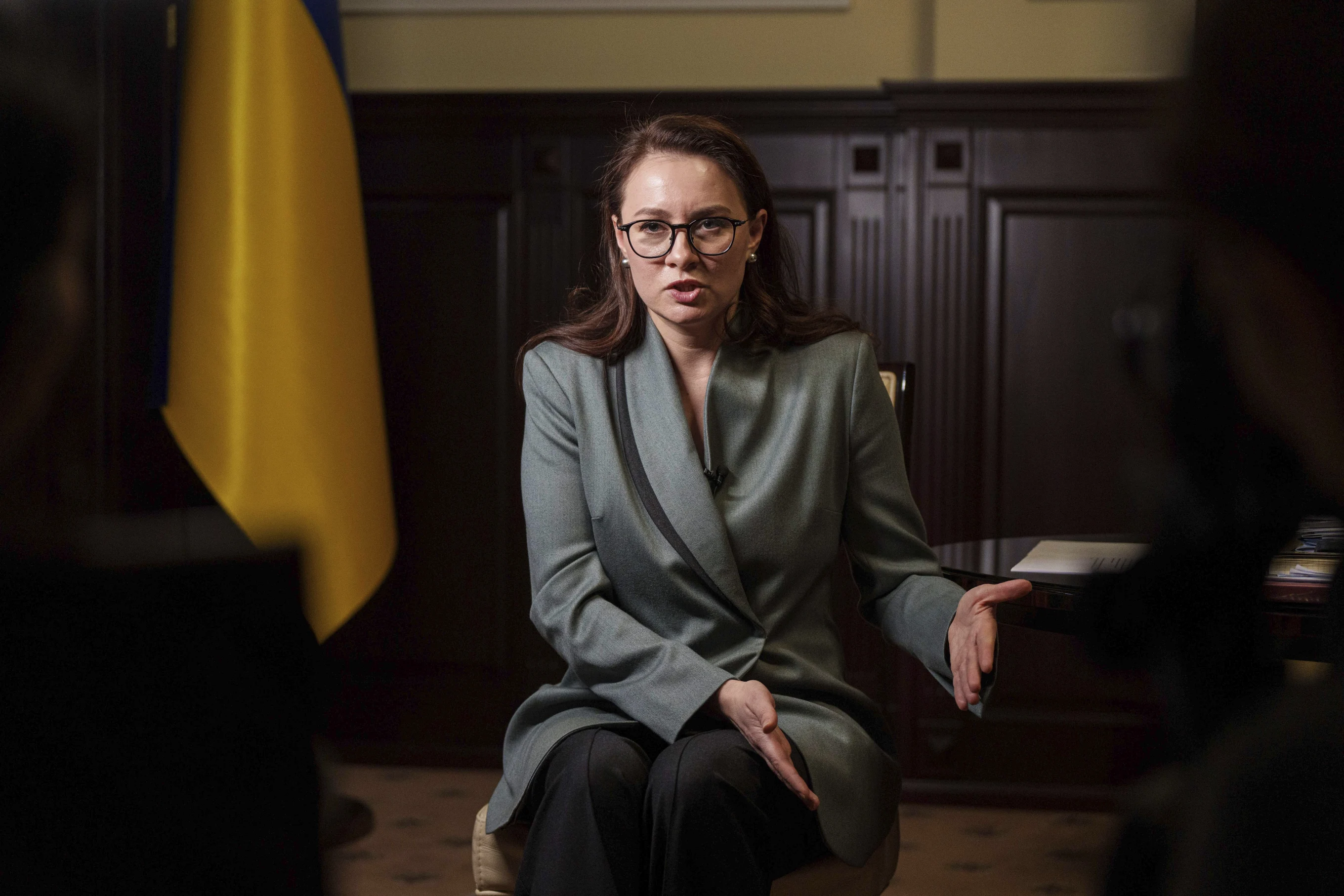 Міністр економіки України Юлія Свириденко відповідає на запитання журналістів під час інтерв’ю Associated Press у Києві, Україна, 16 січня 2024 року